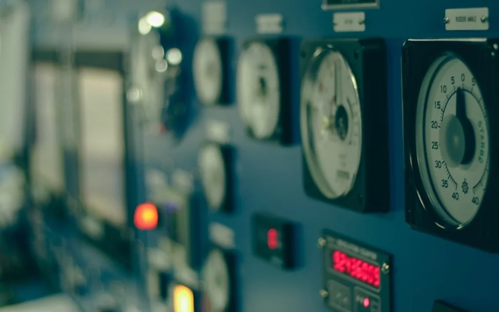 İkinci el jeneratörde kontrol edilen analog gösterge takımı